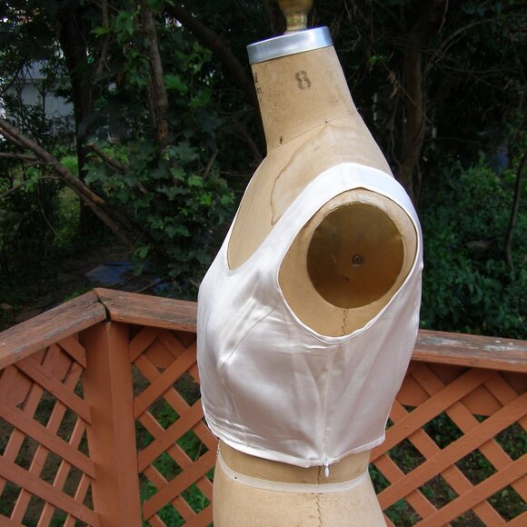 NWT Size L COSHEROOM Off-White 2pc Silk set Crop top and Pants - Picture 6 of 15